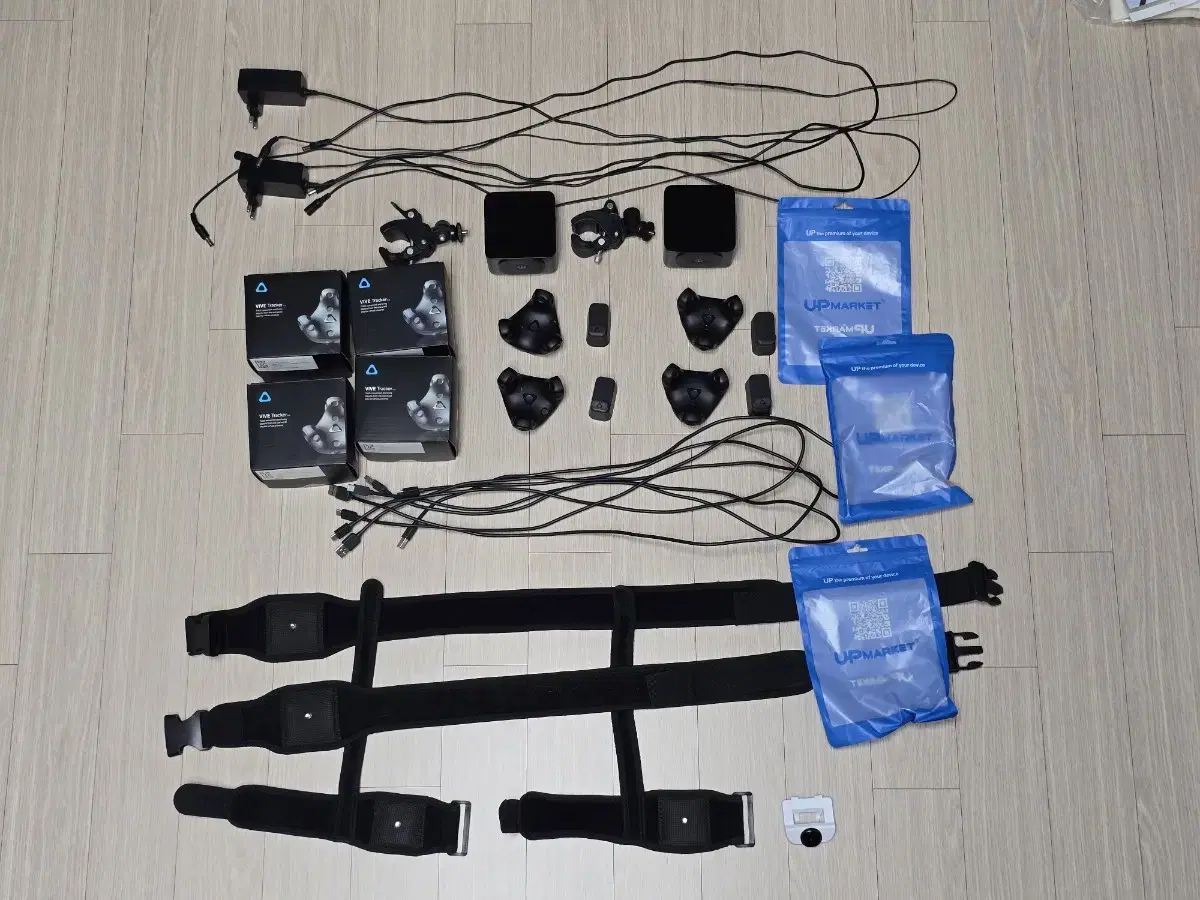 Base Station 2.0 & Tracker (3.0) 3個セット HTC エイチティシー SteamVR Base Station 2.0 + VIVE